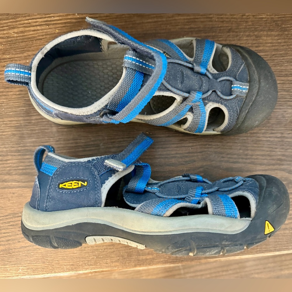 GUC Keen Sandals Sz. 3 / 35